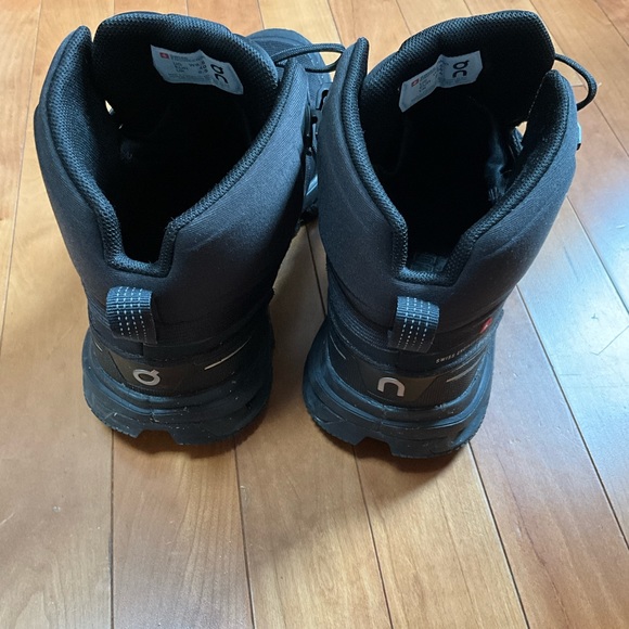 On Cloudrock Waterproof Hiking boots - Picture 2 of 7